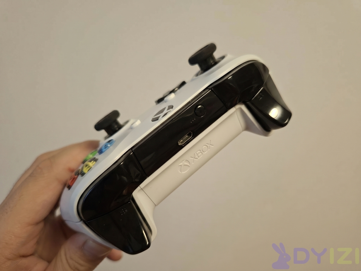 Беспроводной геймпад Microsoft Xbox Wireless Controller (White & Black)