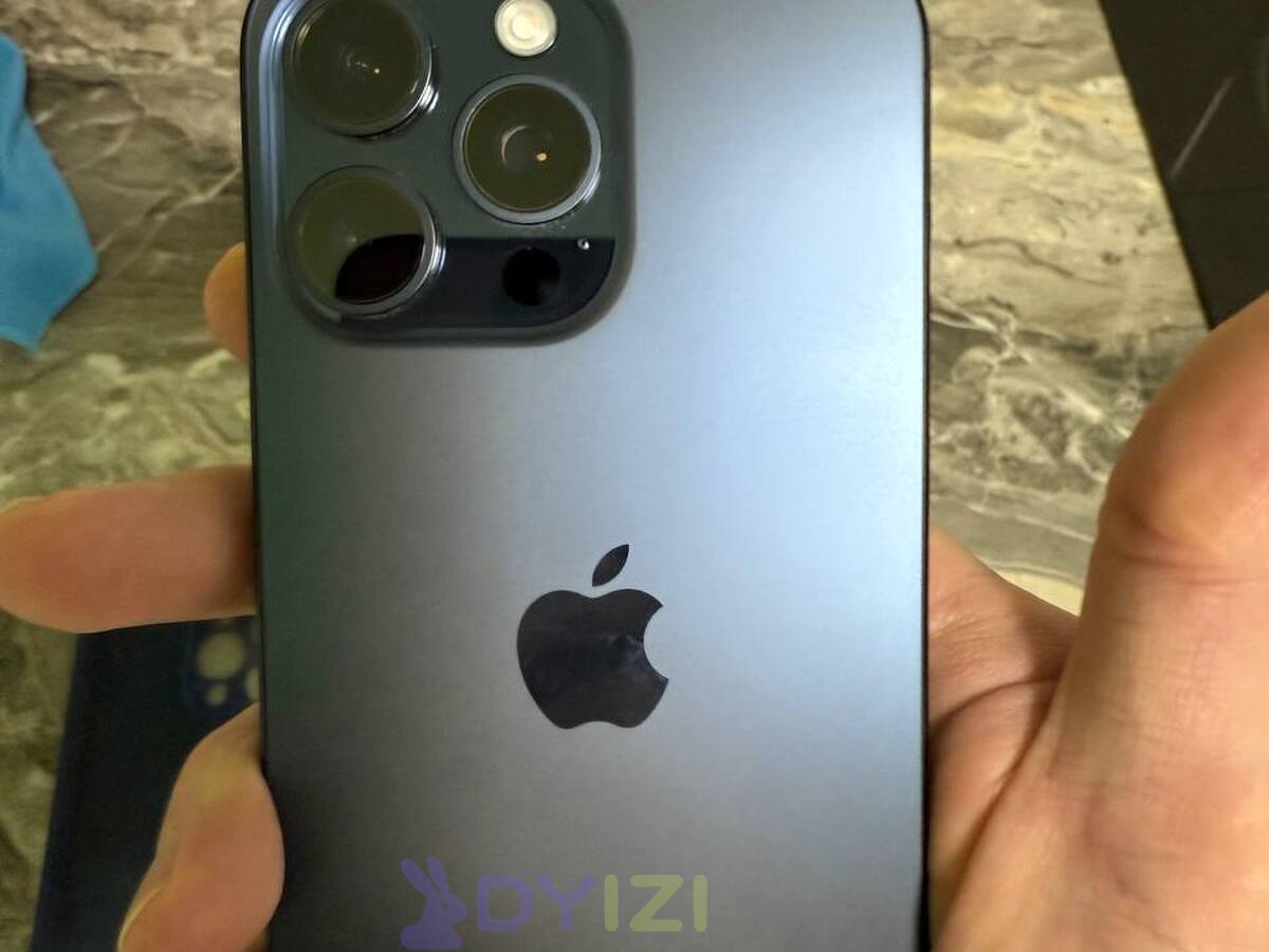 iPhone 15 Pro Max, 256 ГБ, SIM + eSIM
