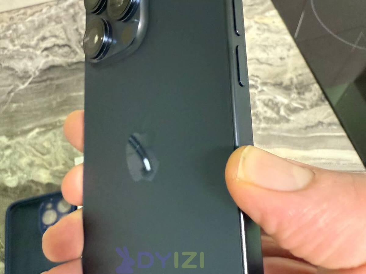 iPhone 15 Pro Max, 256 ГБ, SIM + eSIM